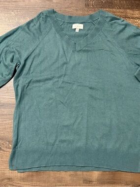 Lucky Brand Women’s Large Teal Sea Pine V-Neck Lightweight Sweater